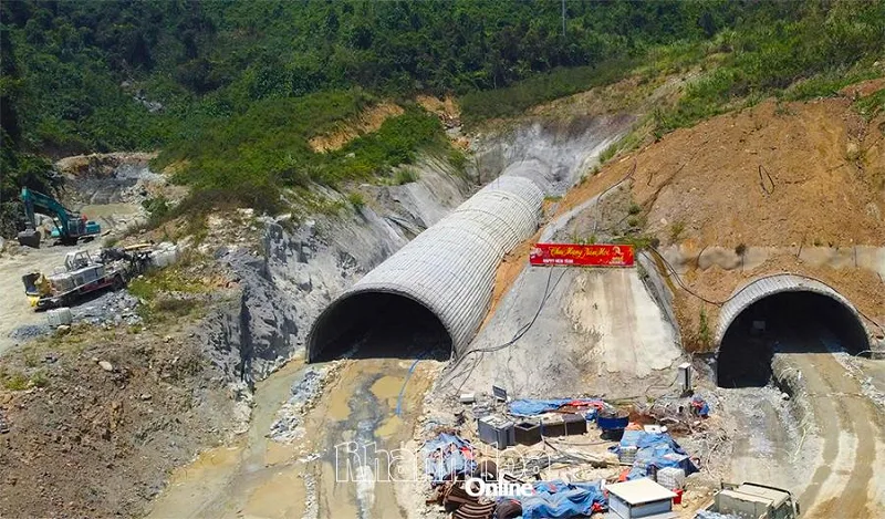 Lấy đầu tư công làm "đòn bẩy" tăng trưởng