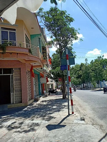 BÁN NHÀ 2 TẦNG LÔ GÓC 2 MẶT TIỀN ĐƯỜNG NGUYỄN VĂN TRỖI PHAN RANG - Ảnh 2